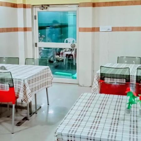 Goroomgo Star Inn Sea View Puri Bagian luar foto